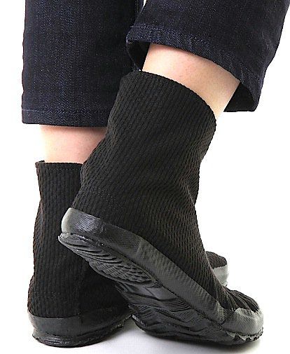 Wamon Black Sashiko Jika-Tabi Shoes – Handmade in Japan
