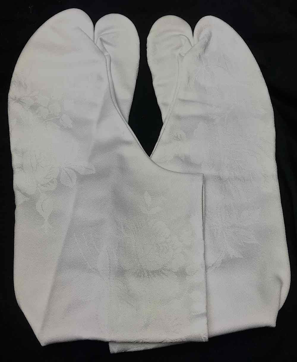 White Tabi Socks for Women – Rose Embroidered, Colored Lining, 4 Kohaze