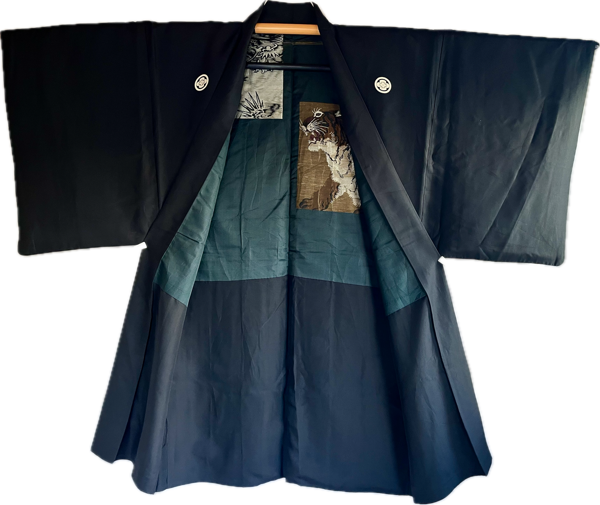 haohao　黒 Men's Antique Haori Black Silk Mokkou Montsuki Dragon VS Tiger