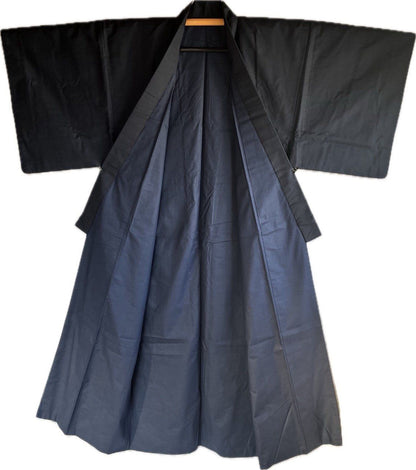 Men’s Traditional Japanese Kimono – Navy Tsumugi Silk with Kikkō Gara Pattern