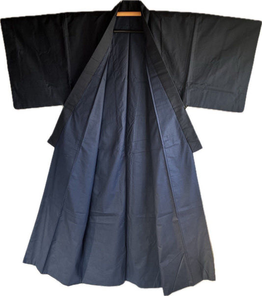 Men’s Traditional Japanese Kimono – Navy Tsumugi Silk with Kikkō Gara Pattern