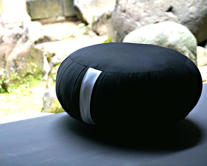 Zafu Meditation Cushion Black – 1 Shaku 1 Sun – 33 × 18 cm – Made in Japan