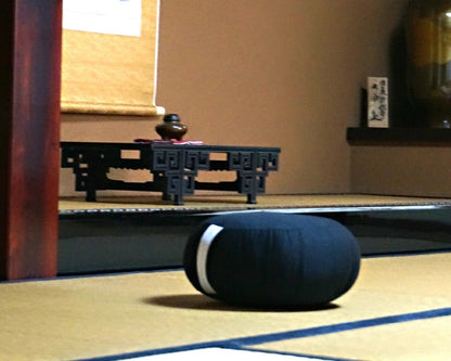Zafu Meditation Cushion Black – 1 Shaku 1 Sun – 33 × 18 cm – Made in Japan