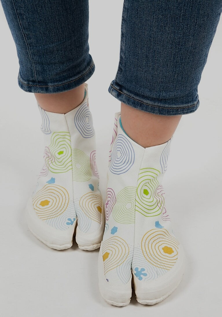 Wamon Jikatabi Shoe "Wave and flower" Kamon White HandMade in Japan